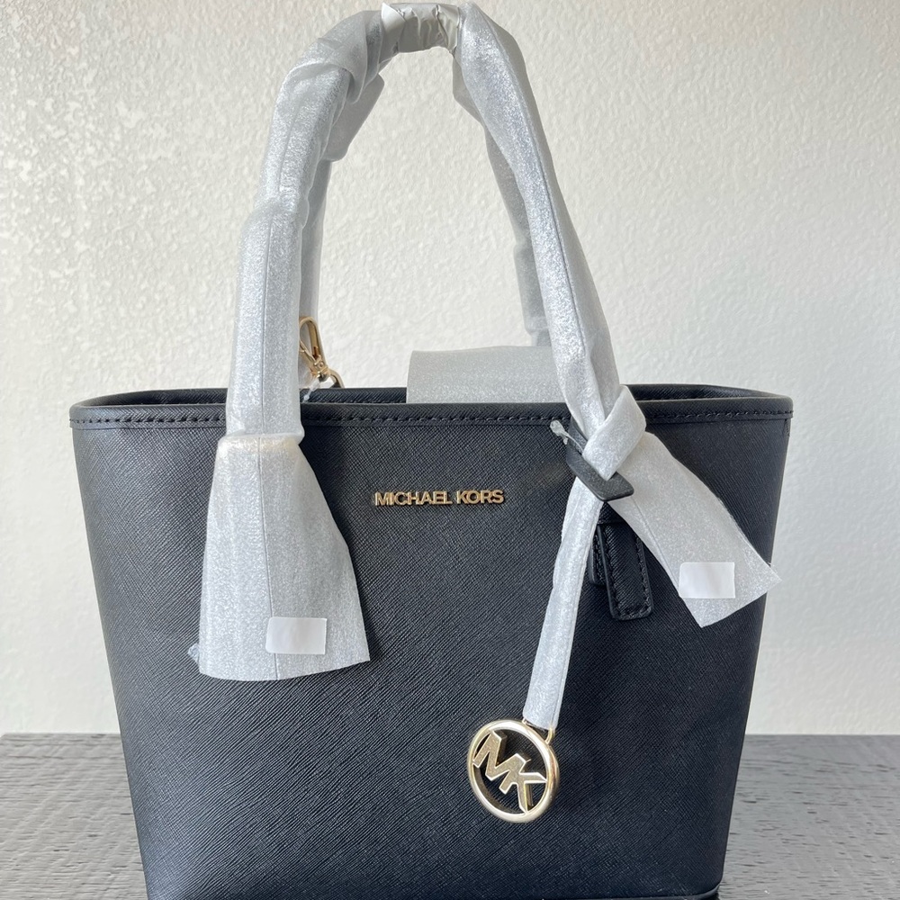 ✨NEVER BEEN USED✨ Michael Kors Purse